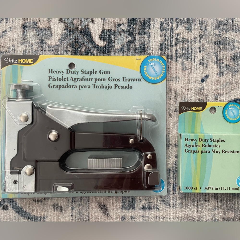 Heavy Duty Staple Gun and 1000 staples